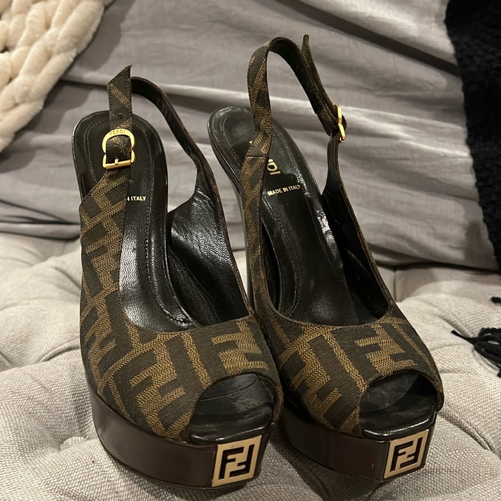 Worn once Fendi slingbqck stiletto